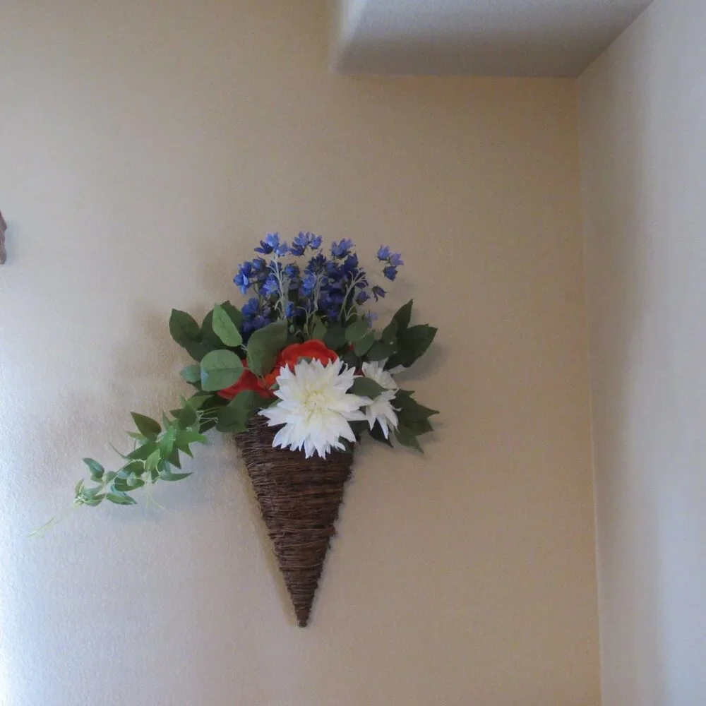 Beautiful Large Grandin Road Exclusive Agostino Hanging Floral Wall Cone Retired